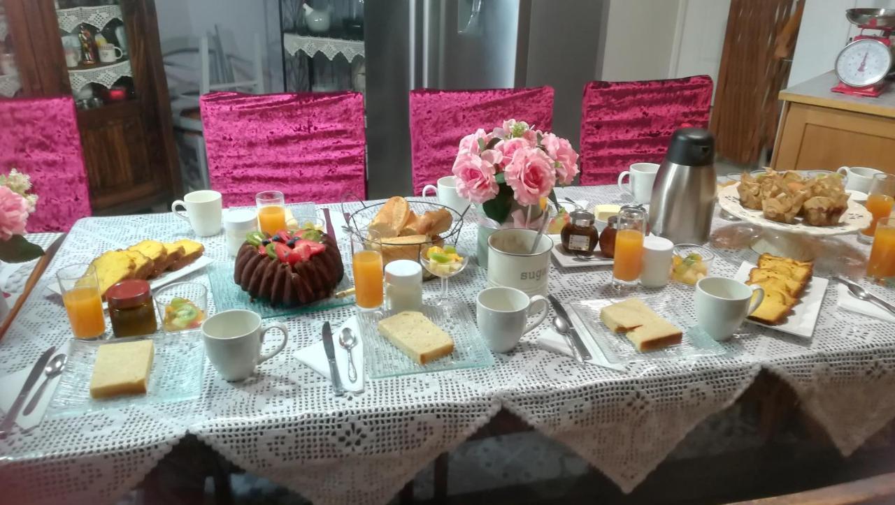 La Gerbaudiere Chambres&table D Hotes Proche Mont Saint Michel Cuisine Maison Bed & Breakfast *