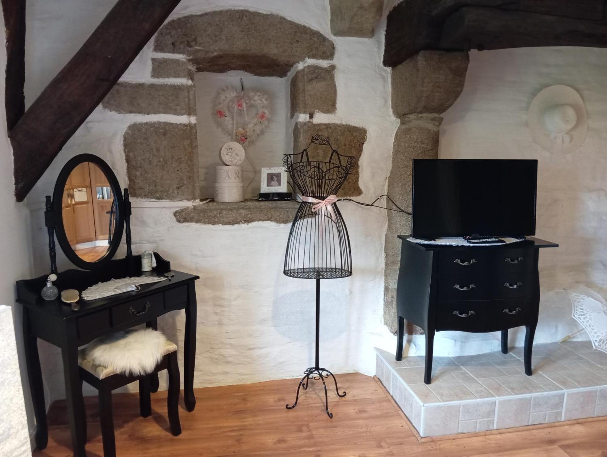 La Gerbaudiere Chambres&table D Hotes Proche Mont Saint Michel Cuisine Maison Bed & Breakfast