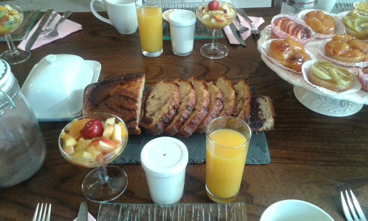 La Gerbaudiere Chambres&table D Hotes Proche Mont Saint Michel Cuisine Maison Bed & Breakfast