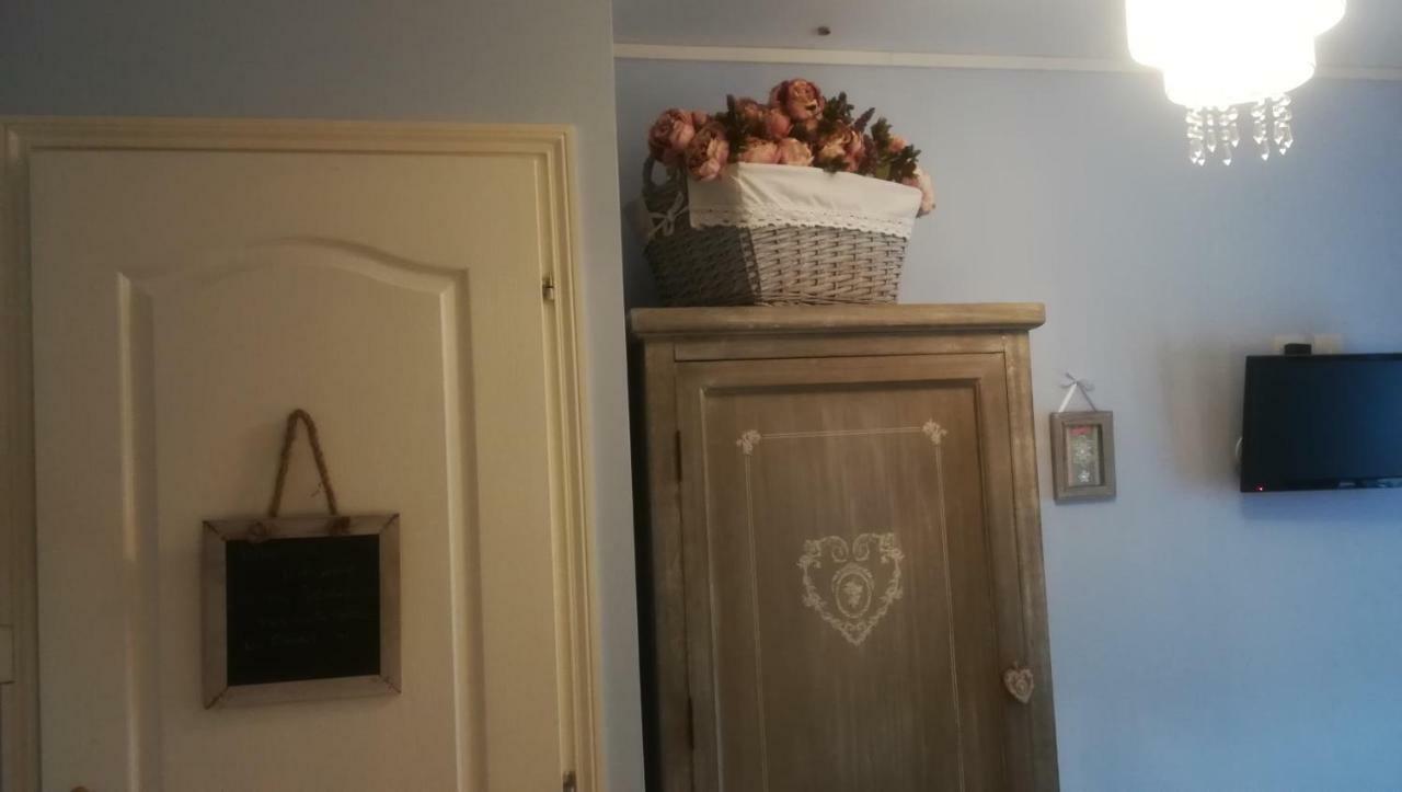 La Gerbaudiere Chambres&table D Hotes Proche Mont Saint Michel Cuisine Maison Bed & Breakfast